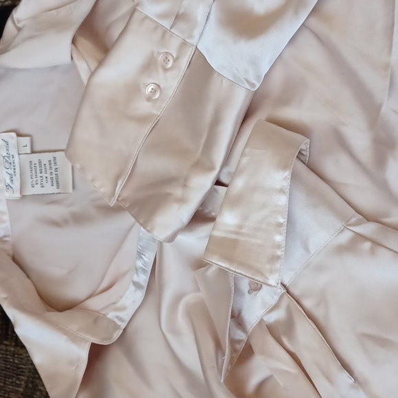 4/$80 Cream Coloured Silky Blouse - Size Large - Picture 5 of 6